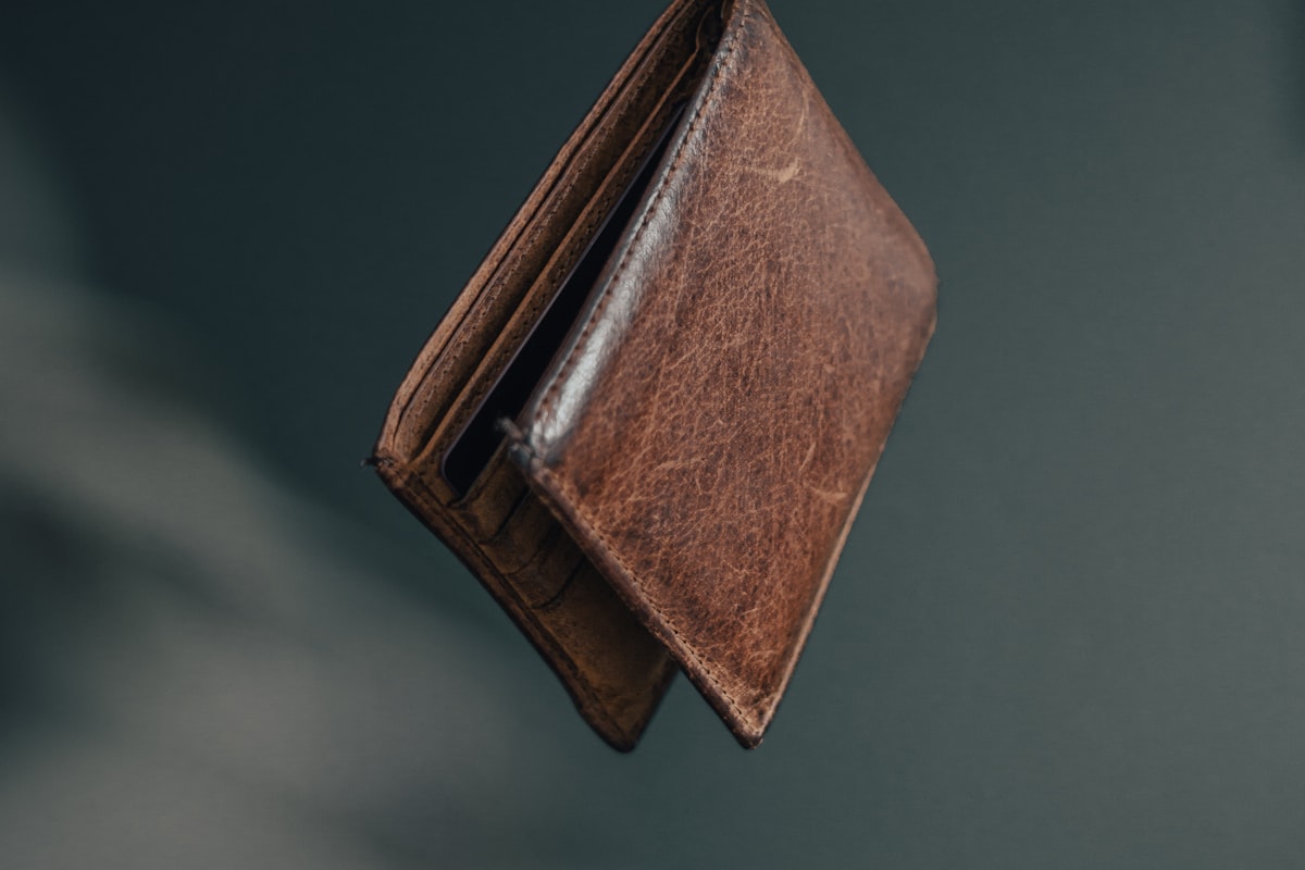 leather linen spring outfit - Leather and linen: the perfect pairing for spring outfits